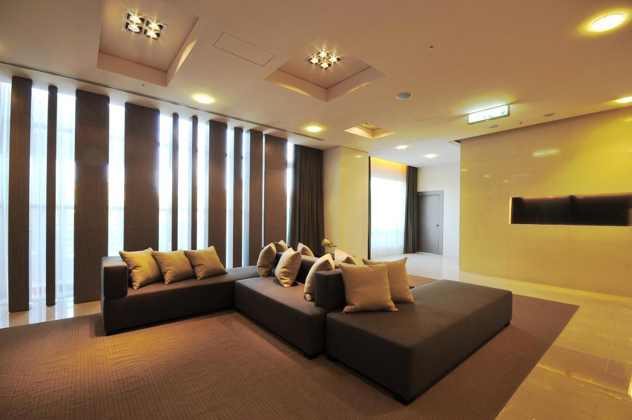 Academy Hotel Tainan Exterior photo