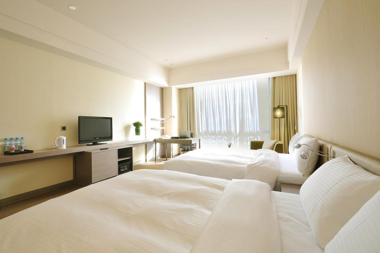 Academy Hotel Tainan Exterior photo